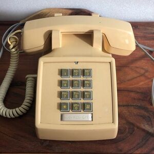 Gold-Star Tele-Electric Cream colored  Telephone GS-2500 push-button Antique